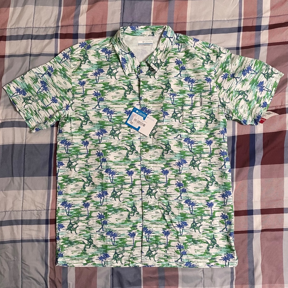 Medium Columbia Performance Fishing Gear Shirt. Tropical print. New with tags.